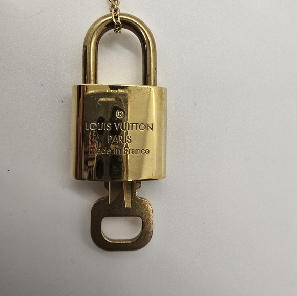 Louis Vuitton Brass Lock Chain Necklace | - Picture 5 of 5